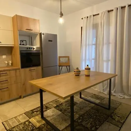 Private Front Maisonette 3 Bedroom Mikiverna