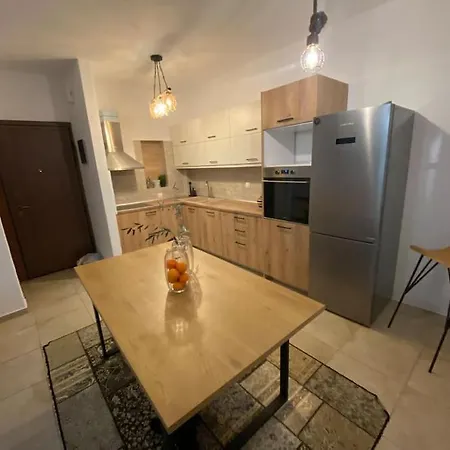 Private Front Maisonette 3 Bedroom Mikiverna Дом отдыха *