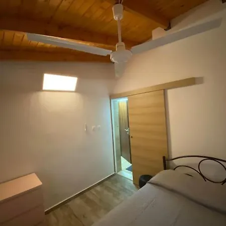 Private Front Maisonette 3 Bedroom Mikiverna Дом отдыха *