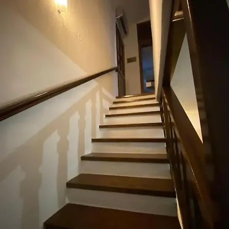 Дом отдыха Private Front Maisonette 3 Bedroom Mikiverna