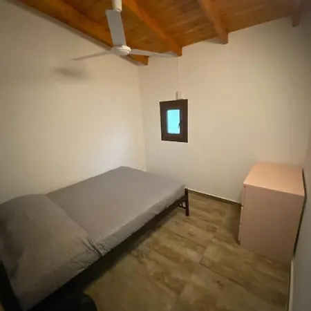 Private Front Maisonette 3 Bedroom Mikiverna Дом отдыха *