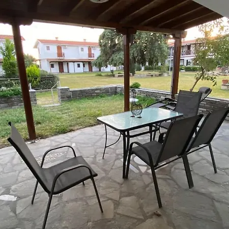 Private Front Maisonette 3 Bedroom Mikiverna Дом отдыха