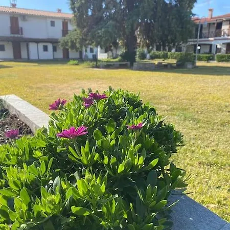 Private Front Maisonette 3 Bedroom Mikiverna Дом отдыха *