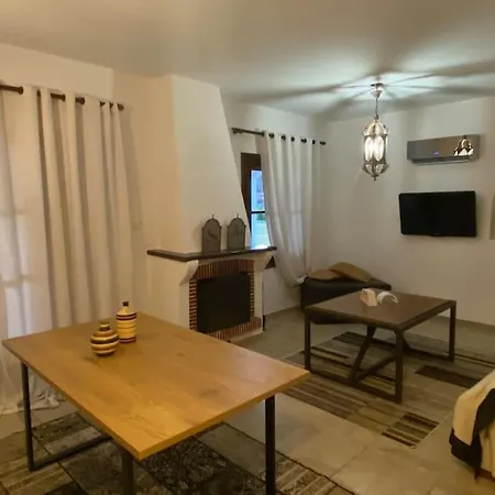 Private Front Maisonette 3 Bedroom Mikiverna Дом отдыха *